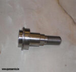 06-2067 - AXLE - STUB - REAR WHEEL - CUSH 1971-1974 - 18 TPI | Norton