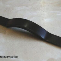 06-3121 - STRAP - PETROL TANK - ROADSTER - METAL | Norton