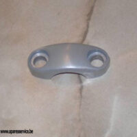 06-7727 - CLAMP - HANDLEBAR TOP - NOT 250CC - SILVER PAINTED | Norton