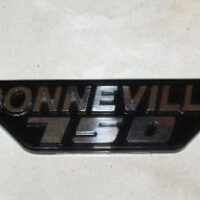 83-7316 - BADGE - PANEL - TRI - T140 - CHROME/BLACK | Triumph
